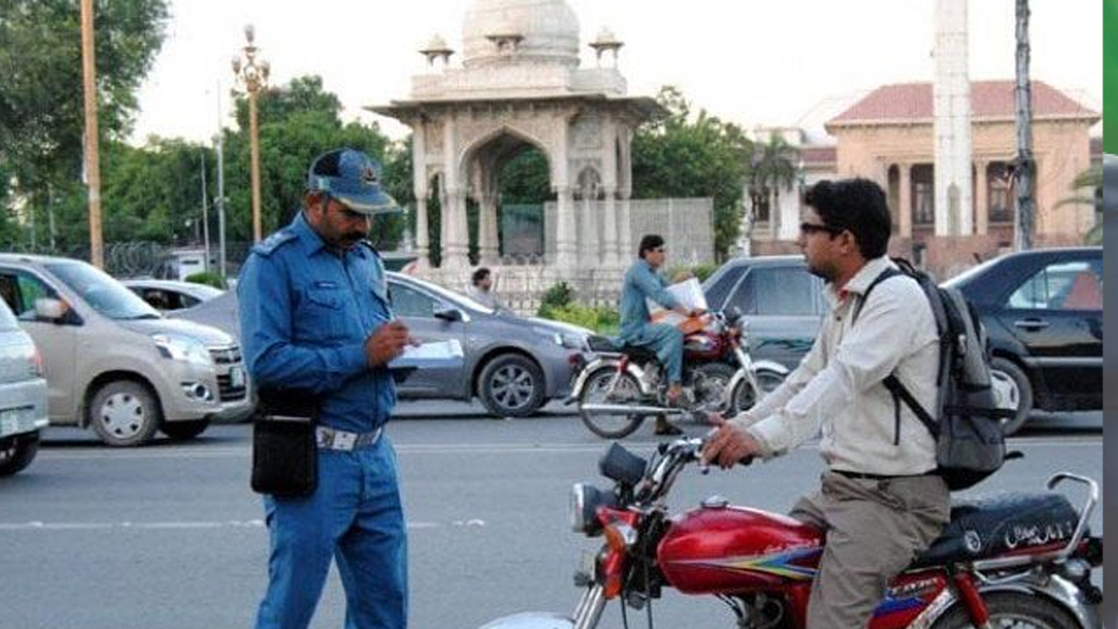 صوبہ بھر میں ہیلمٹ نہ پہننے پر 2 ہزار روپے کا جرمانہ عائد